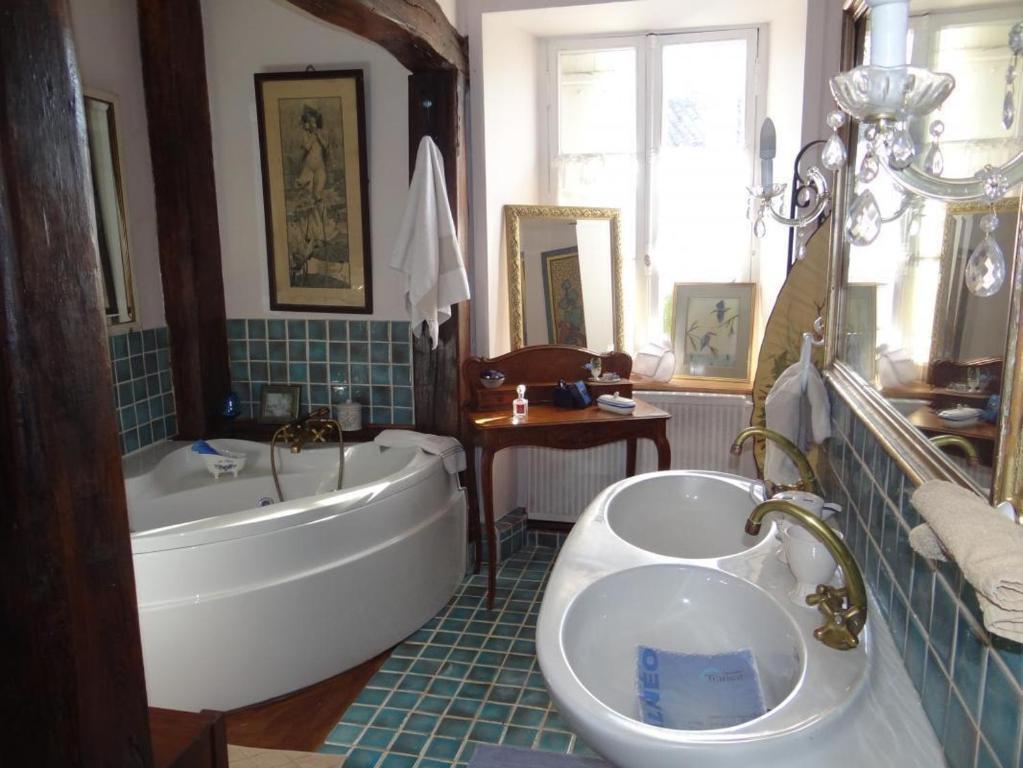 Domaine De La Dame De Lauriere Bed & Breakfast Solignac Room photo